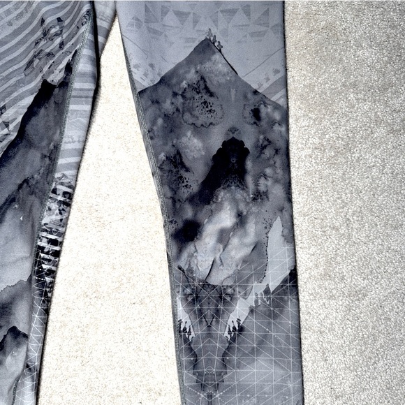 The North face mountain leggings in M - Picture 4 of 6